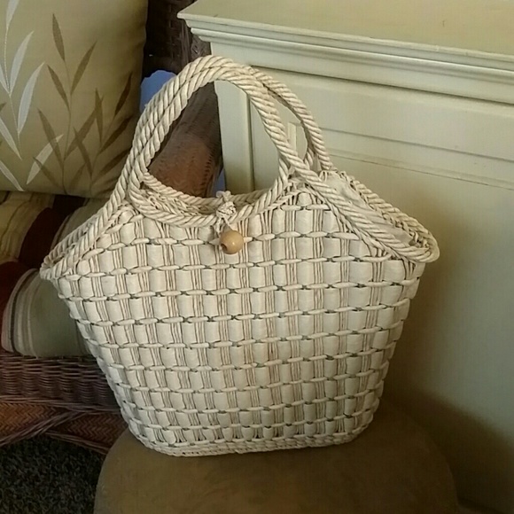 unknown Handbags - LG straw bag.